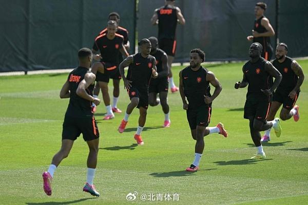 董路罕见认怂:我解说干不过詹俊黄健翔 想留下一笔所以就做了青训