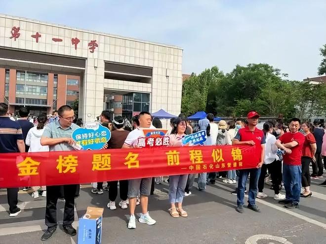 虽说阿姨有30多岁了，但是这样打扮一下反而比年轻的女生更有魅力