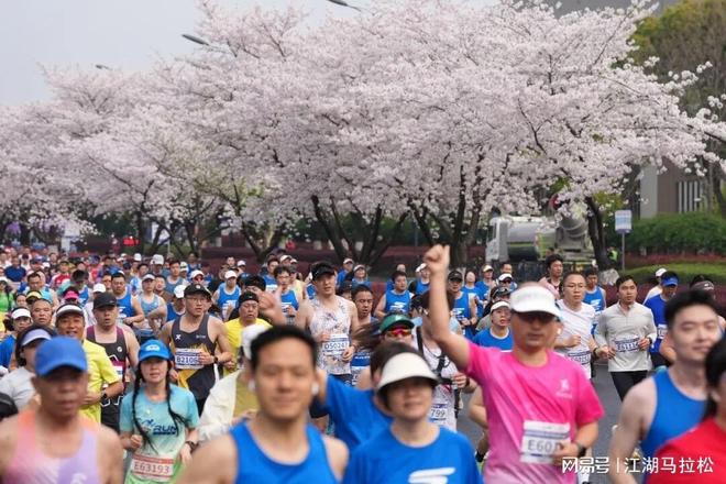弟弟举报哥哥案反转,母亲首度发声:弟弟当上公务员,嫌我们穷