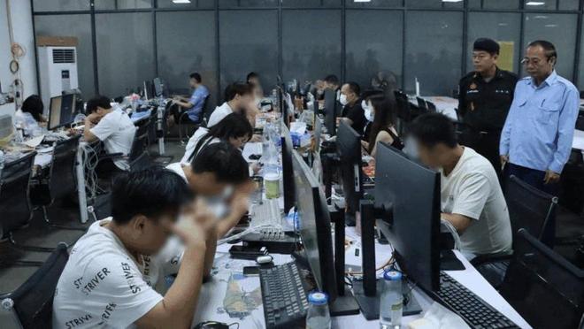 章子怡套现3亿！韩束业绩爆雷，股价1年闪崩80%，头部美妆也卖不动了？