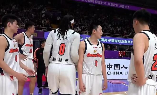 镜报:曼联正接触狼队中场若昂