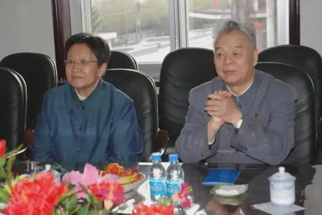 火箭3换2交易，收获超预期！次轮状元签捡漏，斯通选秀眼光太犀利